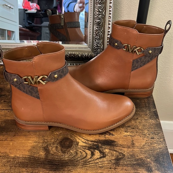 Michael Kors Flat Ankle Boots - Picture 10 of 13